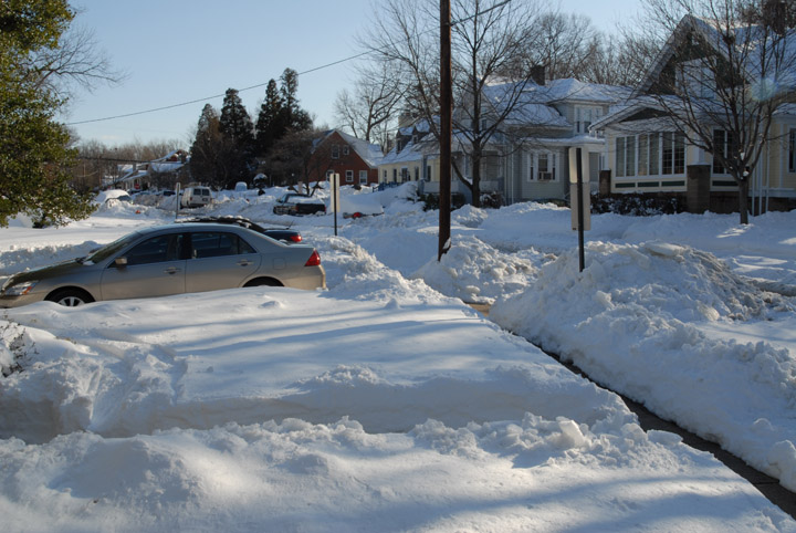 and looking down the street ... no thaw anywhere in the forecast - 813